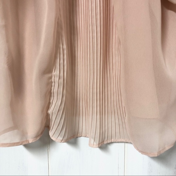 NWT Vero Moda Blush Flowy Blouse w Pleated Back - Picture 5 of 7